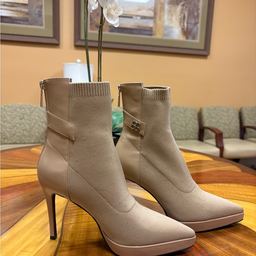 Cosy Island Sexy Pointy Toe Soles Ankle Boots NWT